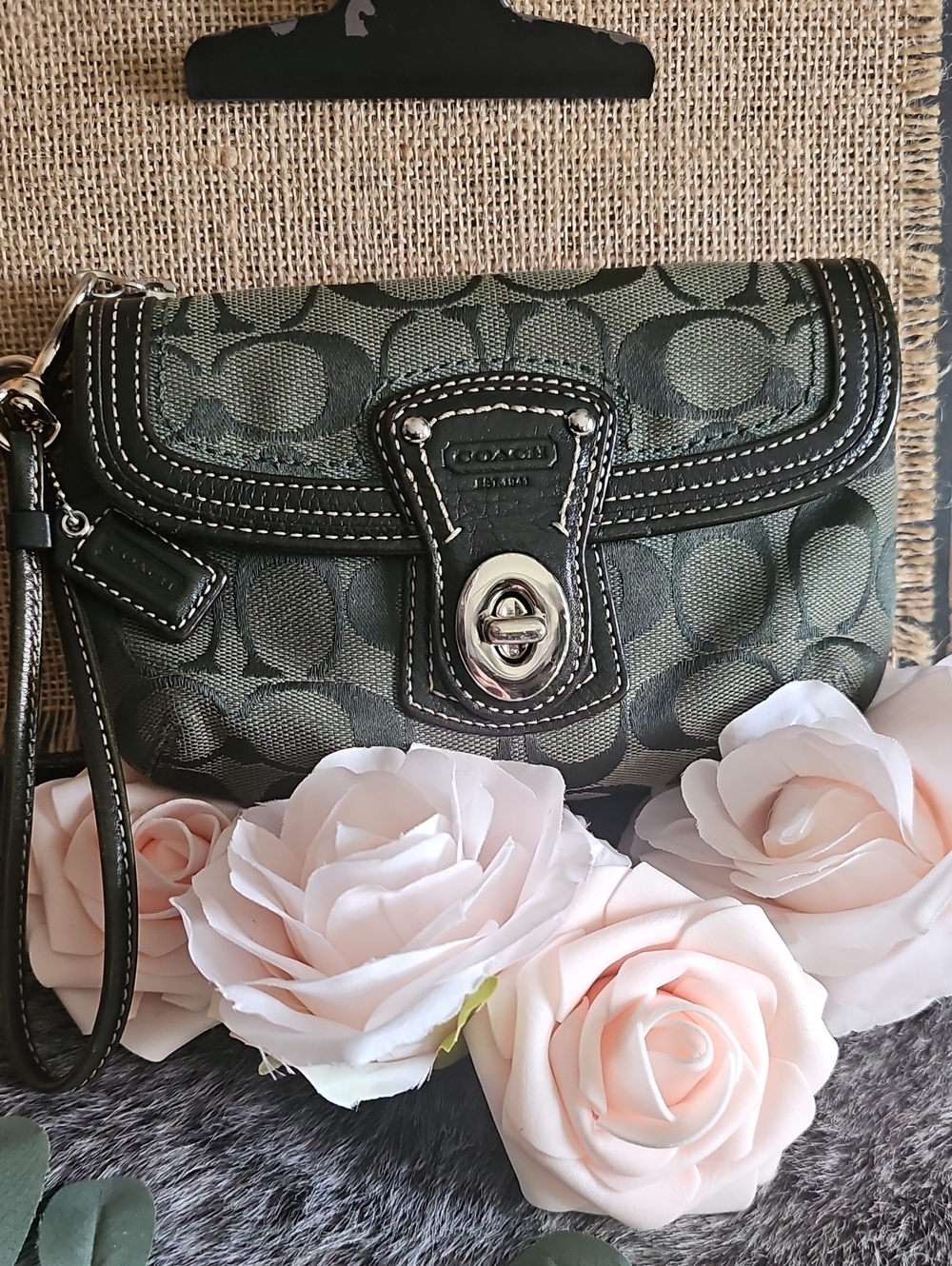 MINT Coach Olive Signature Canvas Turnlock Wristlet